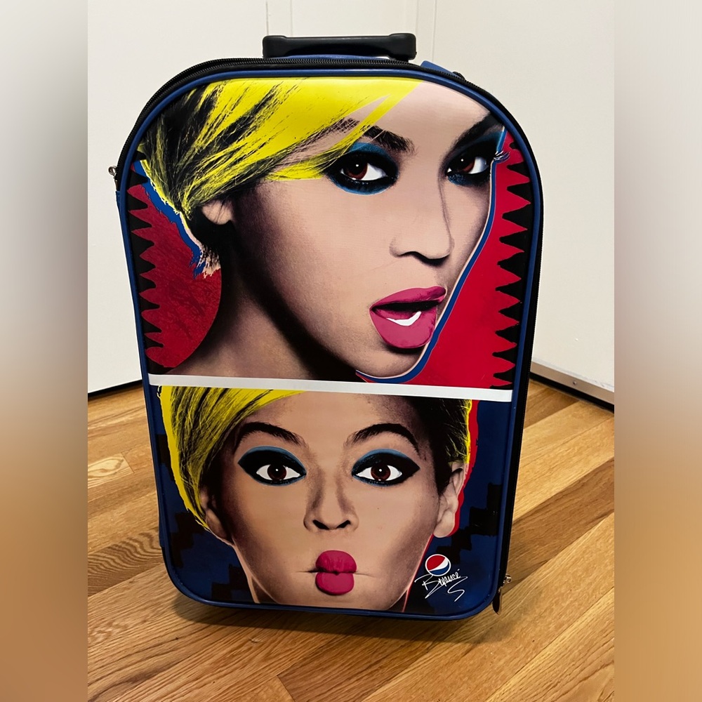 BEYONCÉ Vintage 2 wheel carry on luggage suitcase